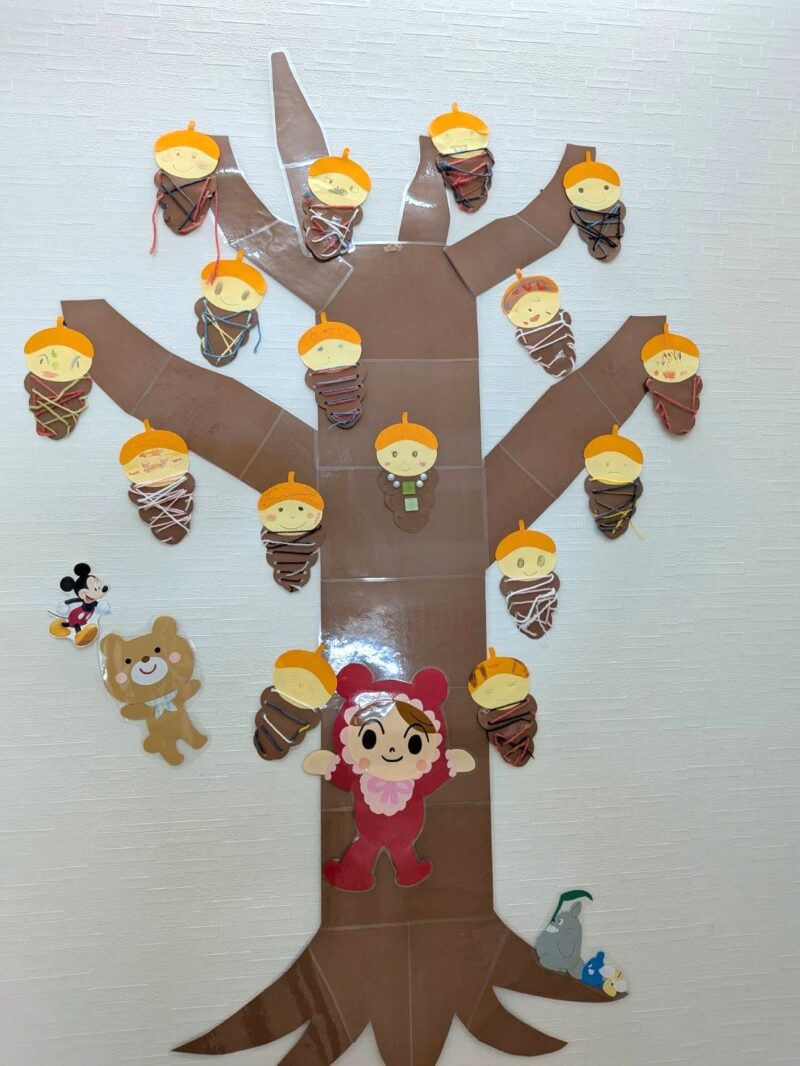 みんなで作ったどんぐりの木